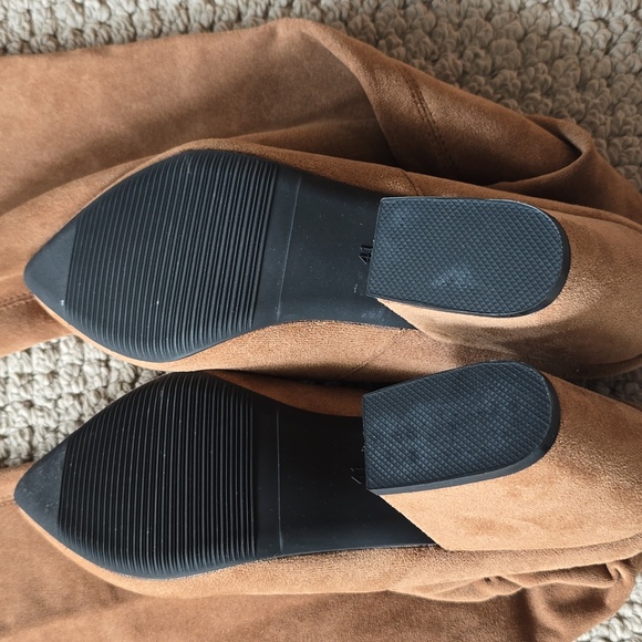 Elegant Tan Over-the-Knee Boots - Picture 3 of 3